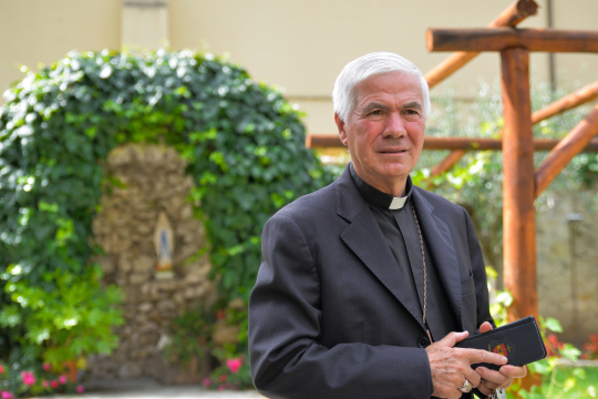 Mons. D’Ercole prega per i defunti al cimitero di Ascoli Piceno