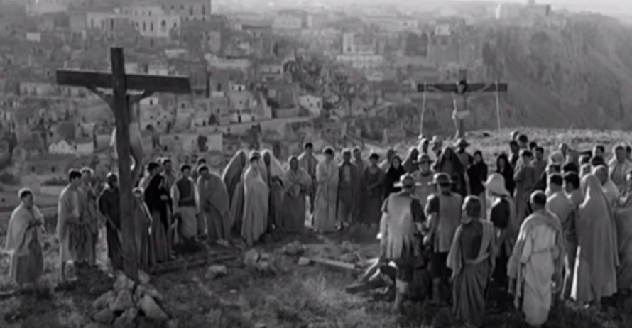La Via Crucis presieduta da mons. Ligorio