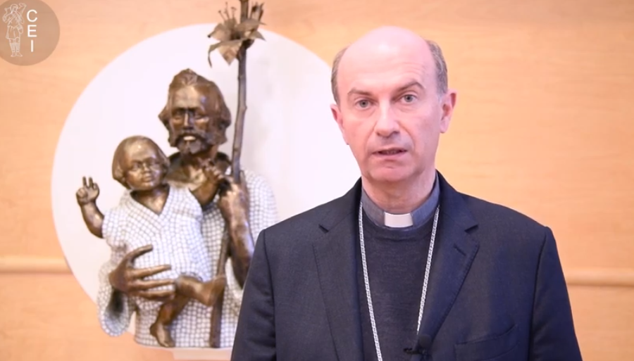 Mons. Russo: il Rosario per l’Italia, un segnale di speranza