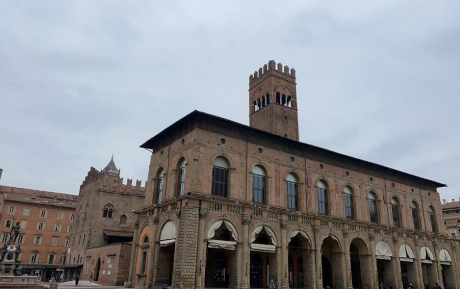 Bologna si ferma per ricordare i morti
