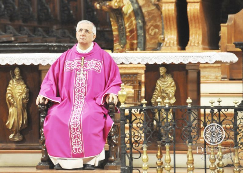 Cremona. Nella festa di san Giuseppe, mons. Napolioni prega per i sacerdoti anziani deceduti