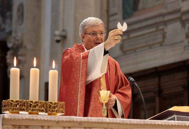 Mons. Tomasi: “la croce apre un cammino di vita”