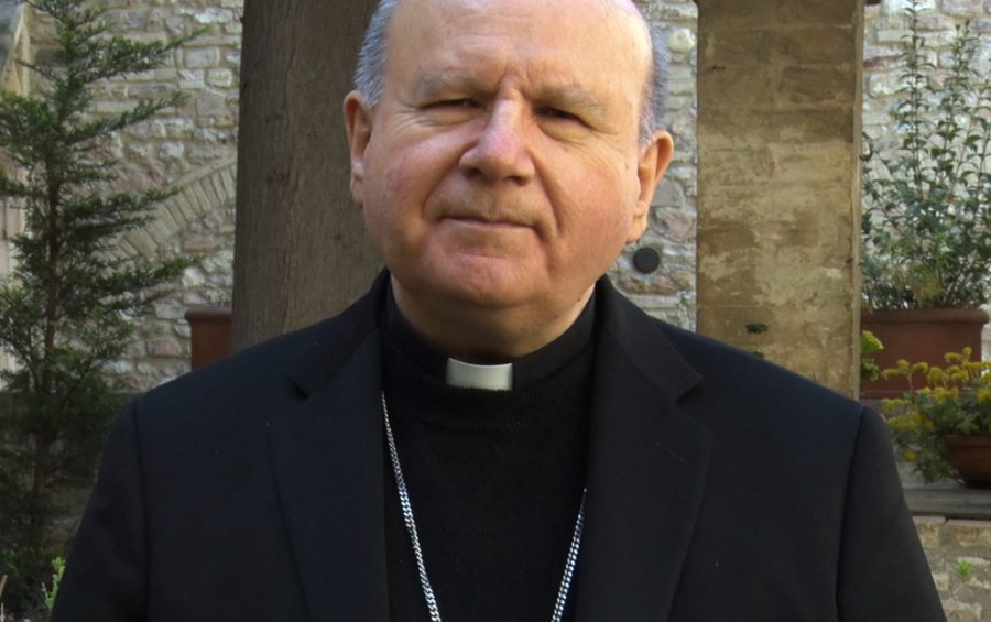 Mons. Sorrentino: testimoniamo solidarietà e riscopriamo il Vangelo nelle case