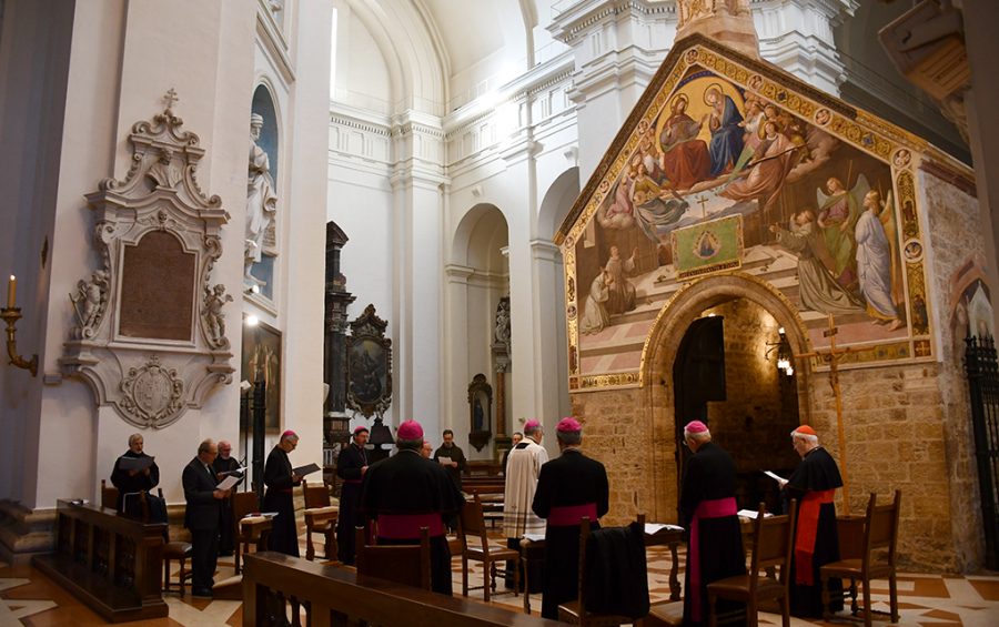 I vescovi dell’Umbria invocano la Vergine ad Assisi