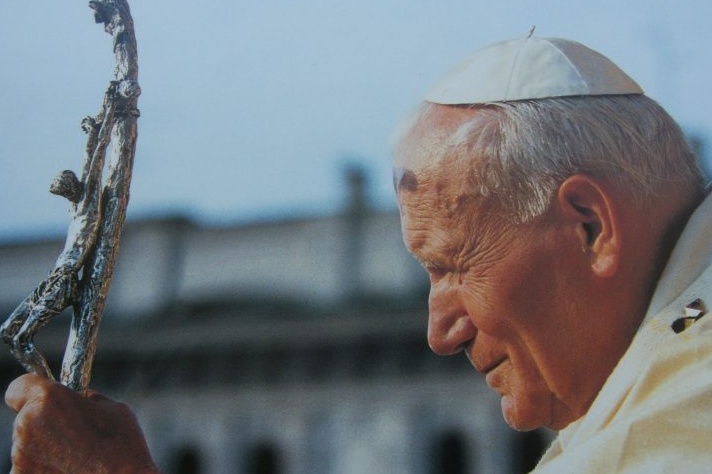 100 anni in 100 minuti: il Papa di tutti