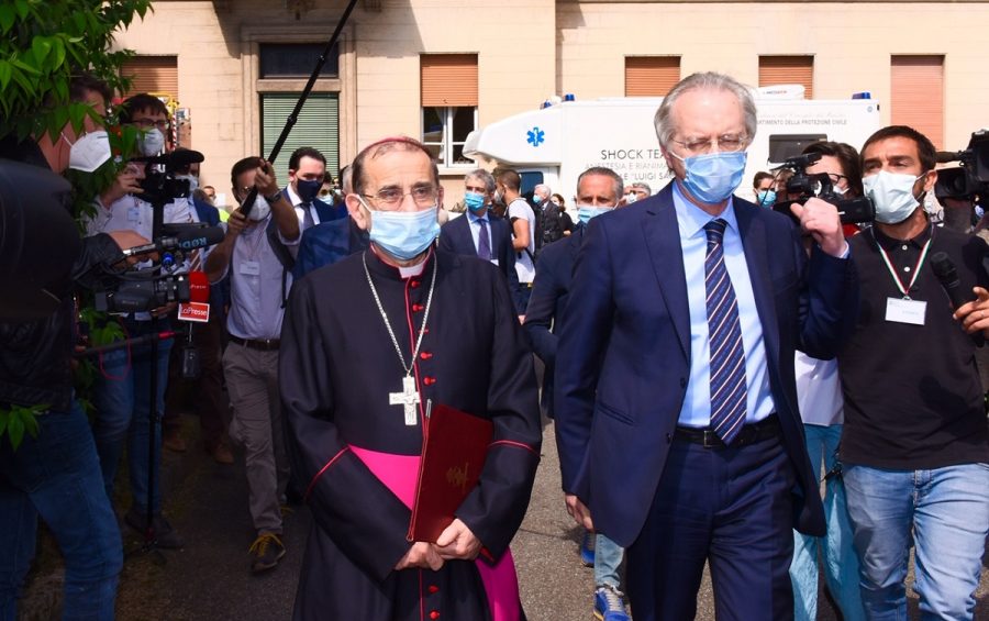 Mons. Delpini visita l’ospedale “Sacco”: “La benedizione di Dio per andare oltre le tensioni”